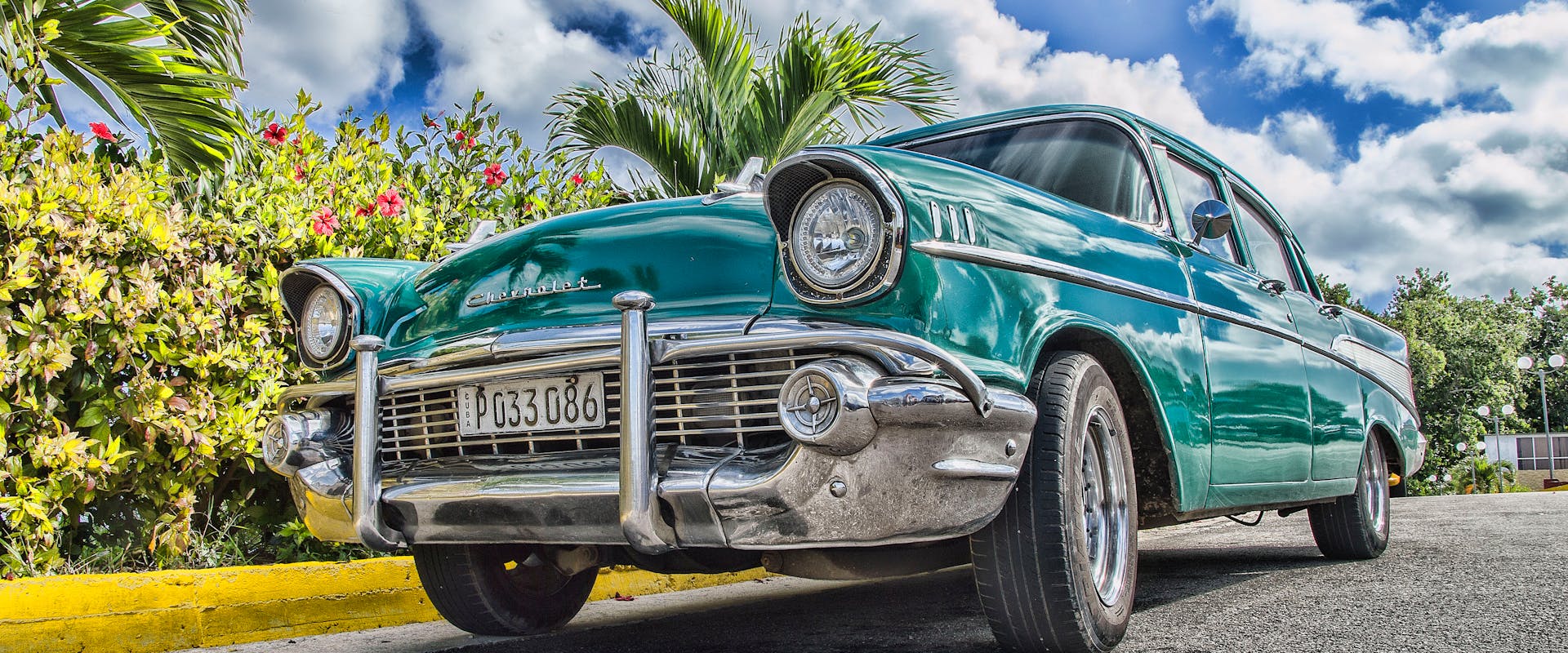 Coche clásico en las calles de La Habana